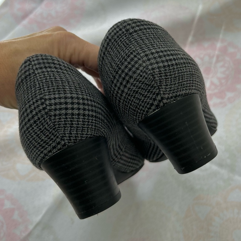 Clarks Teresa Houndstooth Size 11 WIDE Step Pump Grey Black Plaid EUC - Picture 9 of 13